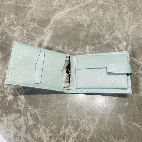 Amity Peapod Light Green Cowhide Coin Purse Wallet Snap Closure - Picture 2 of 7